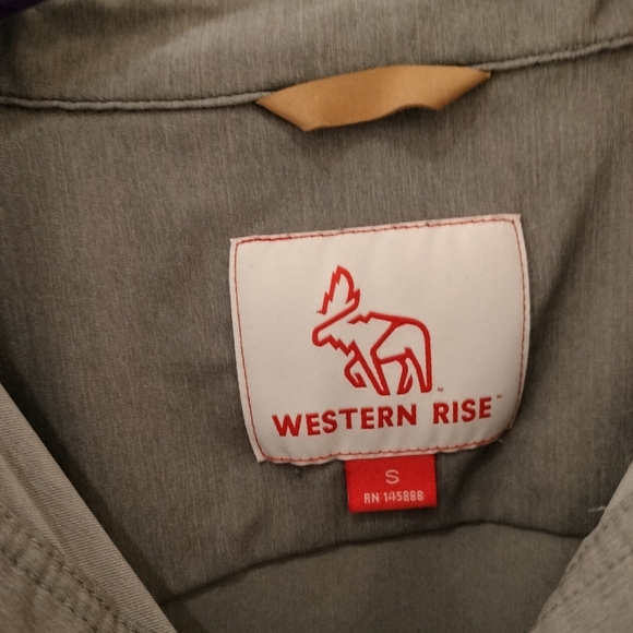 Western Rise Women's Small Gray Button-Up Shirt - Picture 4 of 5